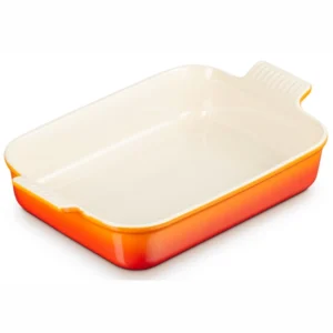 product description this beautiful gratin and oven dish comes from le creuset and is of unparalleled quality. the oven dish is made of glazed earthenware, which is made of special clay. this allows the bowl to maintain an even temperature and is exceptionally strong and durable. in addition, the glazed earthenware ensures that the bowl is scratch resistant and very easy to clean. the oven dish is suitable for temperatures from 23 ° c to + 260 ° c, so the dish can be used both cold and hot, for example on the grill or of course in the oven. the bowl measures 39 x 25.4 cm, is 9.1 cm high, and has an internal depth of 6.8 cm. the gratin dish has a capacity of 4 liters. the bowl is dishwasher safe and therefore easy to clean. this le creuset gratin dish is not only very practical, it also looks stylish and will look great on your table!