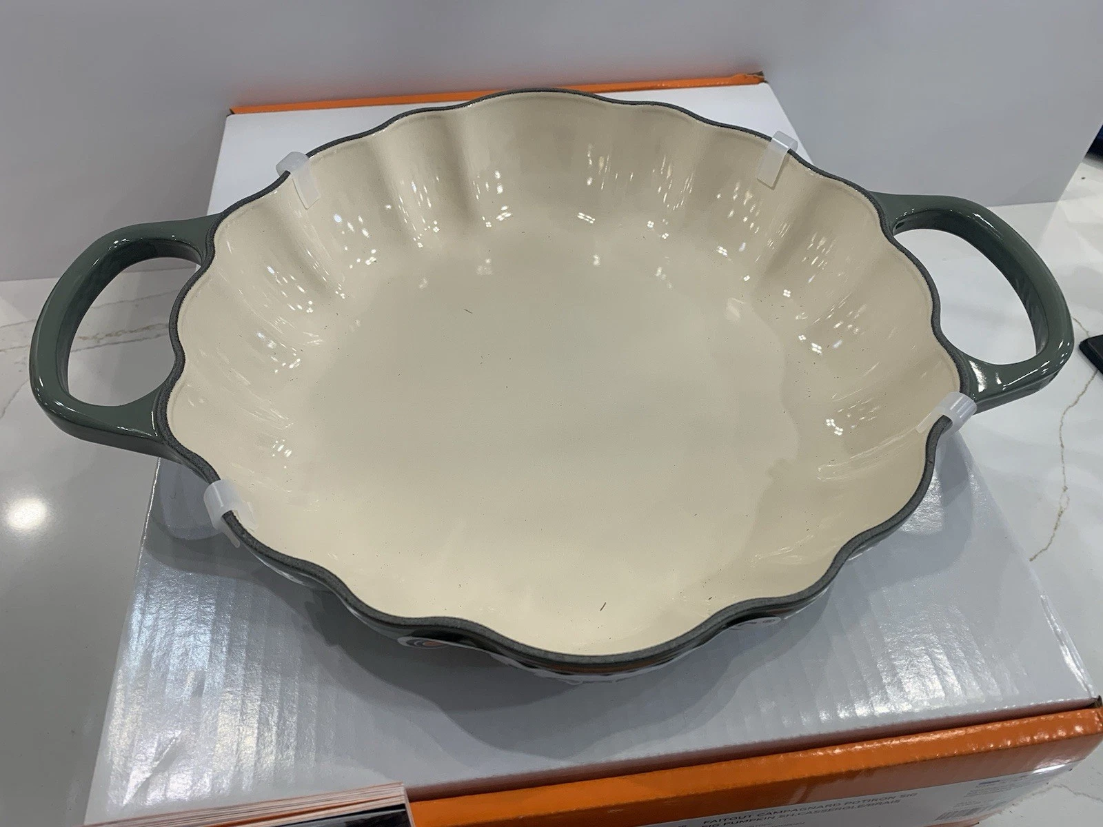 Le Creuset Enameled Cast Iron Pumpkin Braiser 3.7L ,Thyme - Image 3