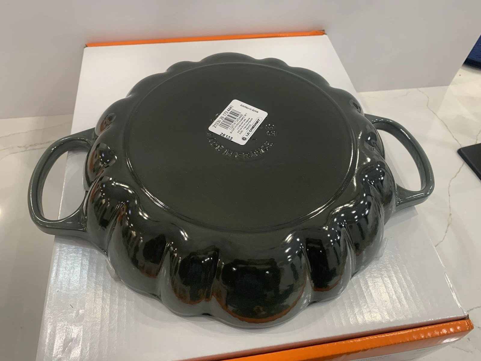 Le Creuset Enameled Cast Iron Pumpkin Braiser 3.7L ,Thyme - Image 4