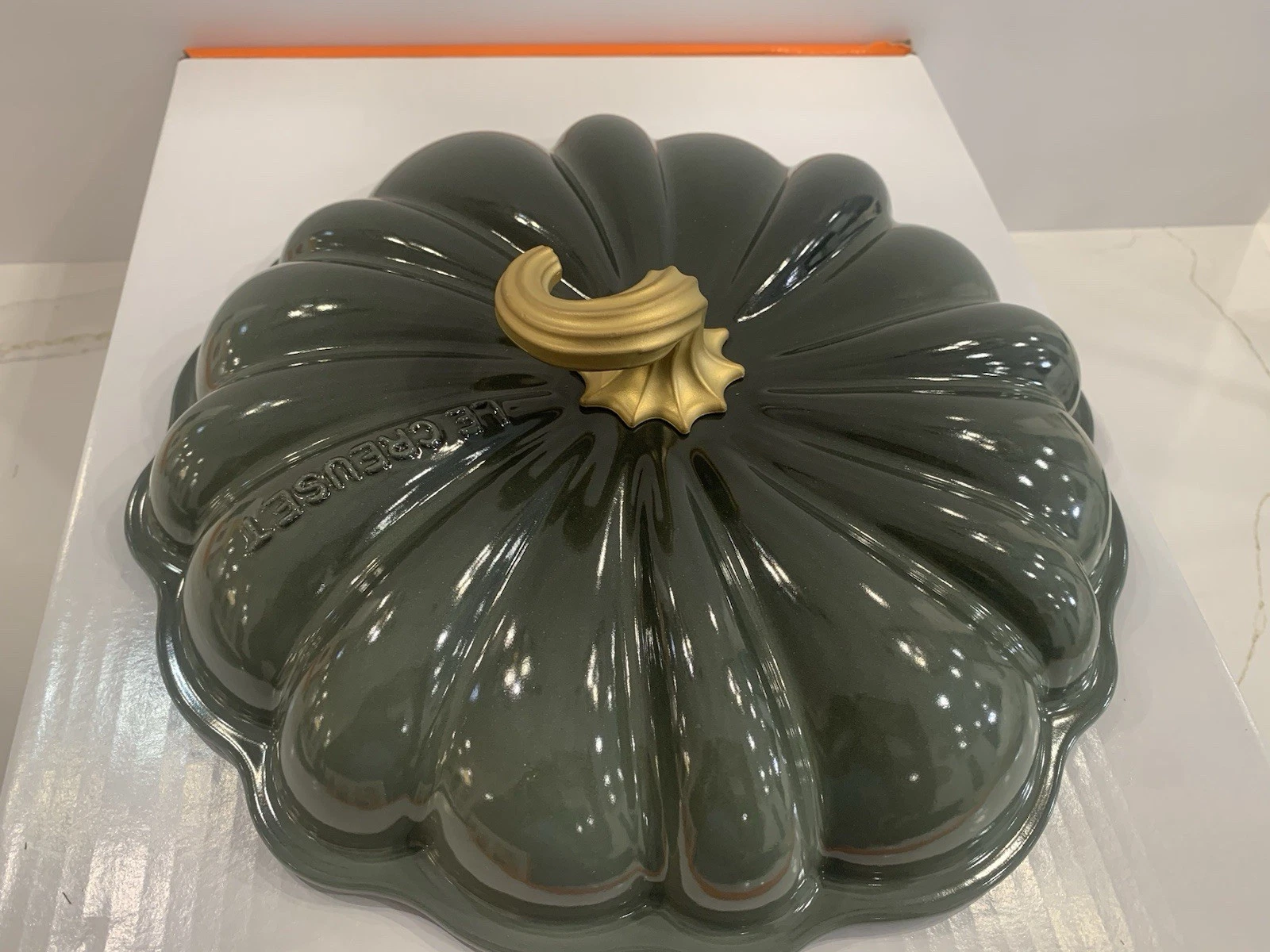 Le Creuset Enameled Cast Iron Pumpkin Braiser 3.7L ,Thyme - Image 5