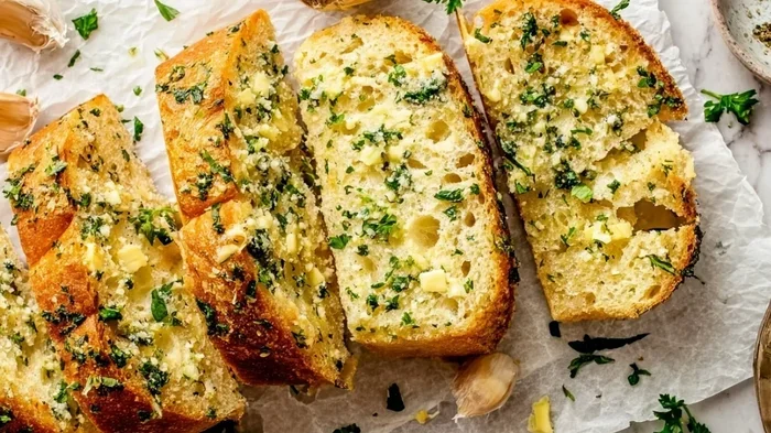 How To Make Garlic Bread With Garlic Powder In Oven At Home